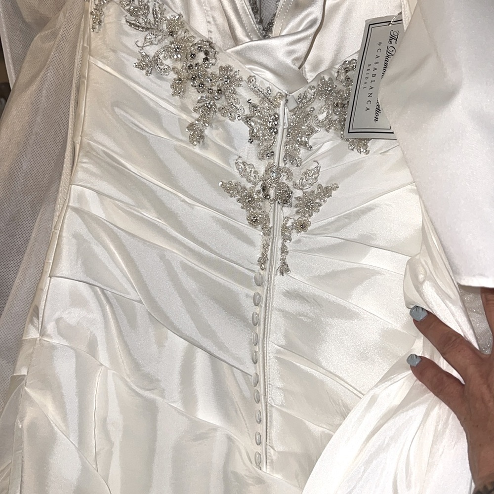 Casablanca The Diamond Collection White Wedding Gown With Train NWT - Picture 8 of 17